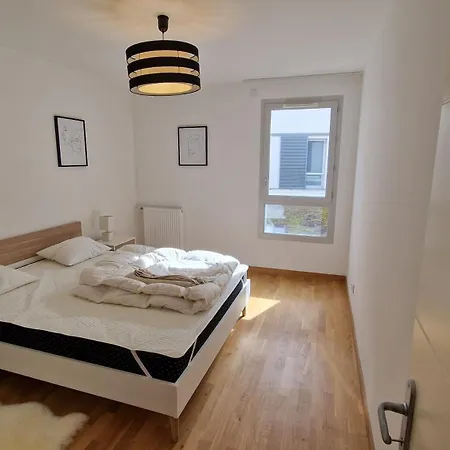 Modern And Comfortable 2-bedroom Near The Center Apartment *
